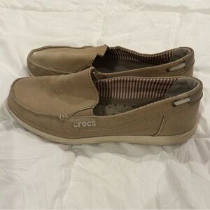 **CROCS Women’s Walu Canvas Loafers – Size 8**